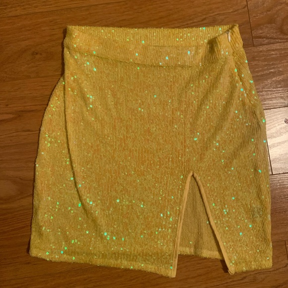 Eastnwest Label matching skirt & top - Picture 4 of 7